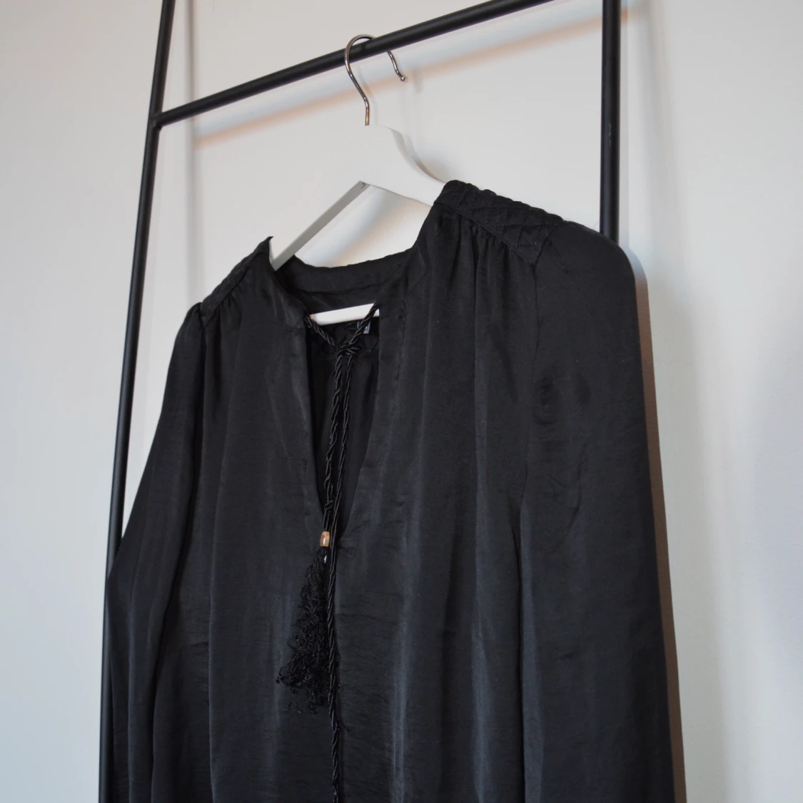 Svart satin blus - S🖤 - 90