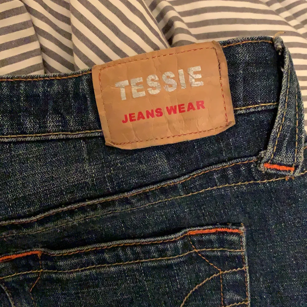 Bootcut jeans ifrån tessie. Jeans & Byxor.