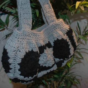  - Virkade väskor med mönster på👜 Material: Acrylic