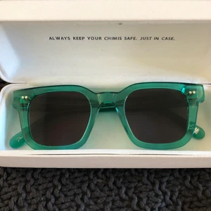 Chimi - INTRESSEKOLL! på mina chimi glasögon i modell 004, färg aqua. Endast använda ett fåtal gånger och har inga skador💕Kan även tänka mig att byta mot ett par andra chimi glasögon💕Hör av er om ni är intresserade💕BUD:660