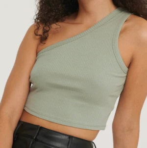 NA-KD one shoulder top - Helt oanvänd