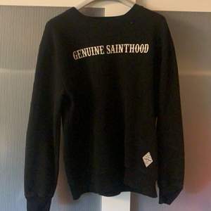 Ett stycke sweatshirt från saintpain. Köpte den i den fysisk butiken i Korea, ganska rare då de här märket knappt finns i Europa.