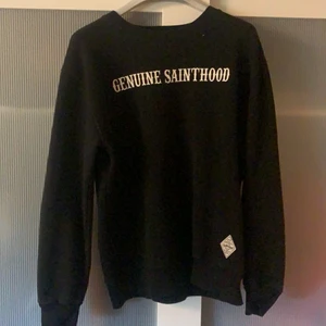 Saintpain sweatshirt M - Ett stycke sweatshirt från saintpain. Köpte den i den fysisk butiken i Korea, ganska rare då de här märket knappt finns i Europa.