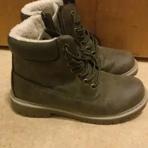 Perfect for winter boots nice and warm with fur inside 