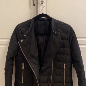 Jacka J.LINDBERG  - Jacka från J.LINDBERG i storlek S/M köpt för 1.200kr säljer för 300 kr 😌