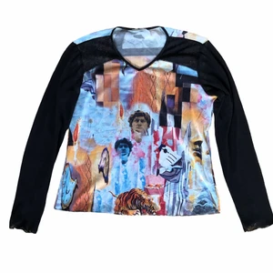 Tröja - Storlek Står ej men visad på en 36. Skulle säga att den passar 36-38 kanske även 40