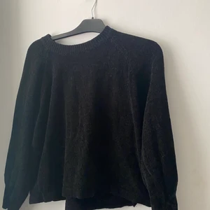 Tjocktröja stickad - Fin, lite sliten men annars fin. Skriv för mer info🧡