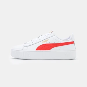 Puma sneakers storlek 37 - Endast provade sneakers säljs på grund av fel storlek de va för små. 