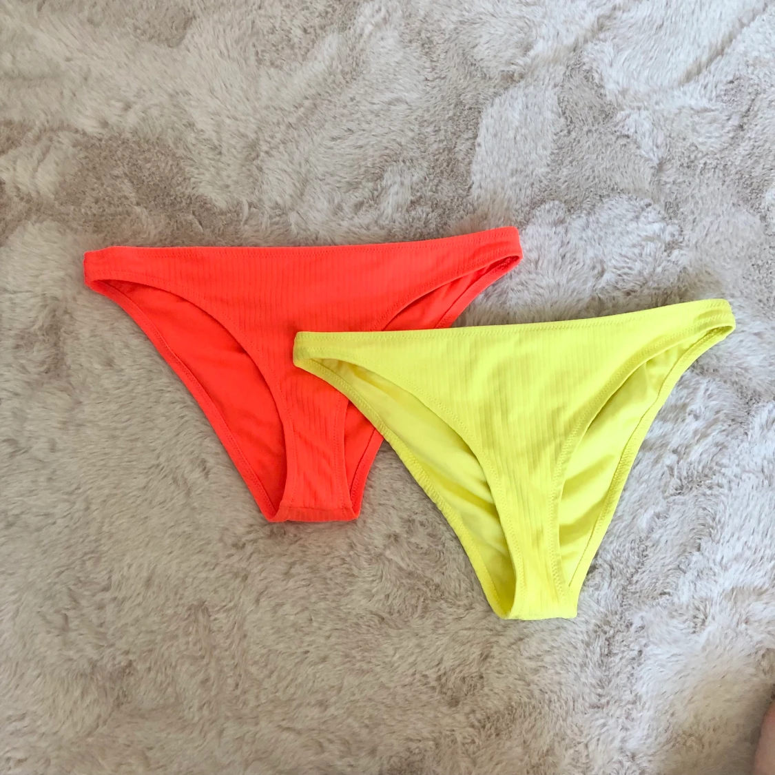 2 st bikiniunderdelar 