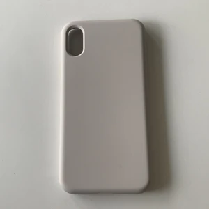 Skal iPhone X (s) - Säljer nu detta sprillans nya silikonskalet som jag tyvärr fick i fel modell. Nypris 250kr men säljes för 100kr då jag behöver bli av med det! :)