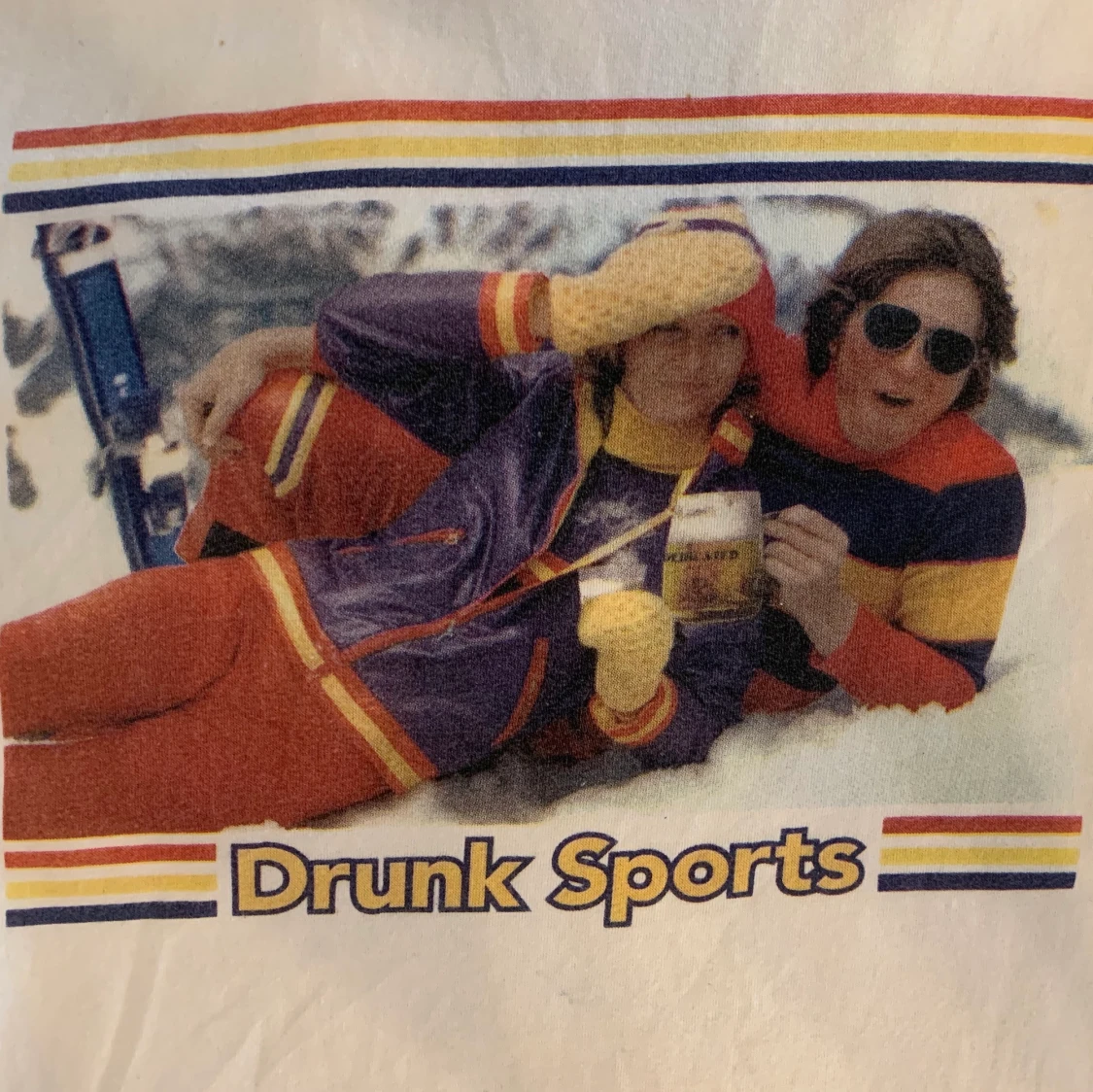 Dedicated t-shirt med coolt tryck! - 90