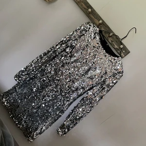 Snygg klänning  - Storlek 34. 150+frakt 😍