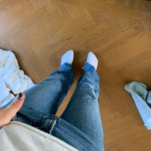 Jeans från Zara - Super fina jeans från zara, köpte för några månader sen men de finns inga defekter alls, precis som nya!❤️ 