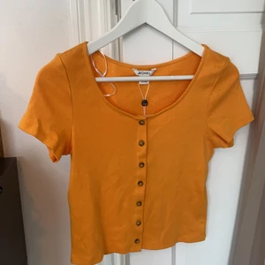 Organge monki t-shirt - Jättefin organge t-shirt med detaljer se bild 2! Aldrig använd! Prislapp kvar.💕💕