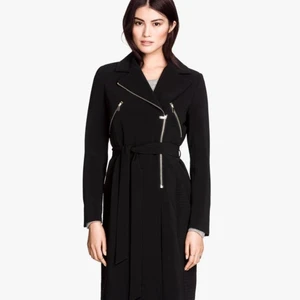 Jacka från h&m  - Snygg, trendig figursydd jacka i storlek XS 