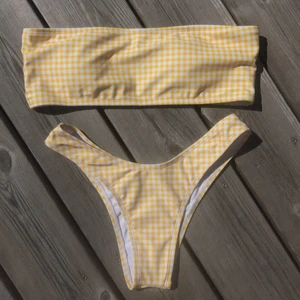 Gul bikini - Supersöt bikini i storlek S men passar som en xs. Säljer den då den tyvärr är för liten för mig. Aldrig använd, tvättar såklart den innan den skickas!!