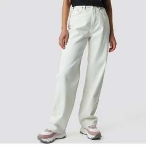 Vida byxor nakd - Vida byxor från emilie britings kollektion med nakd. Knappt använda då de inte riktigt är min stil❤