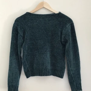 Mörkgrön tröja - Superfin och supermjuk grön stickad tröja. Materialet känns nästan som sammet.
