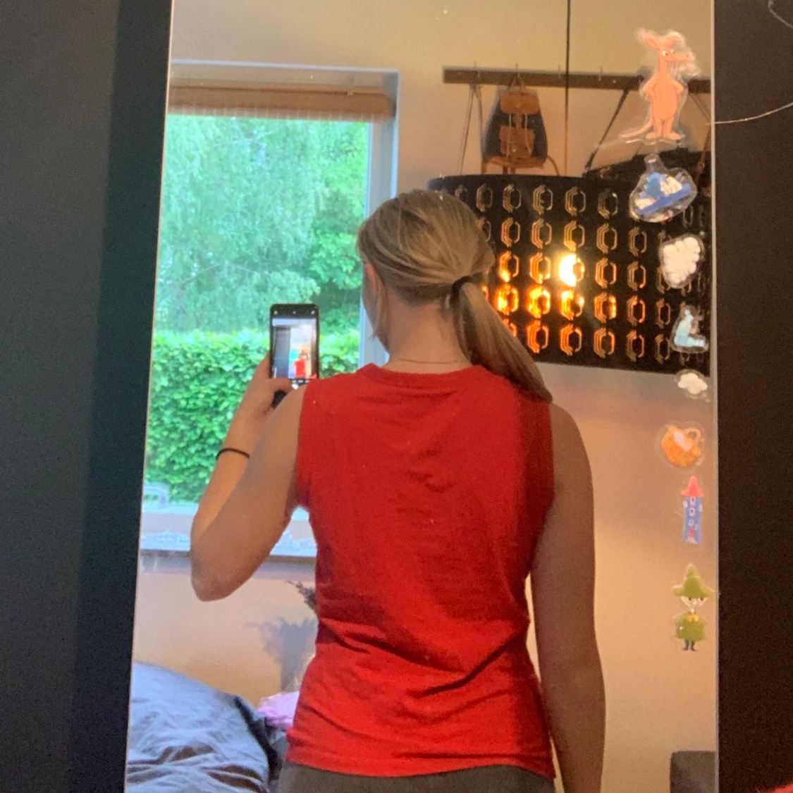 Blommigt rött linne  - 90