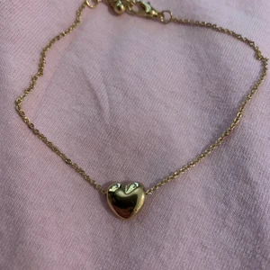 Armband/fotlänk - Säljer halsband och armband i olika storlekar. 1 st - 15 kr, 2 st - 20 kr, 3st 25 kr. Frakten är densamma för alla så kolla gärna på de andra smyckena för att få allt fraktat tillsammans. 