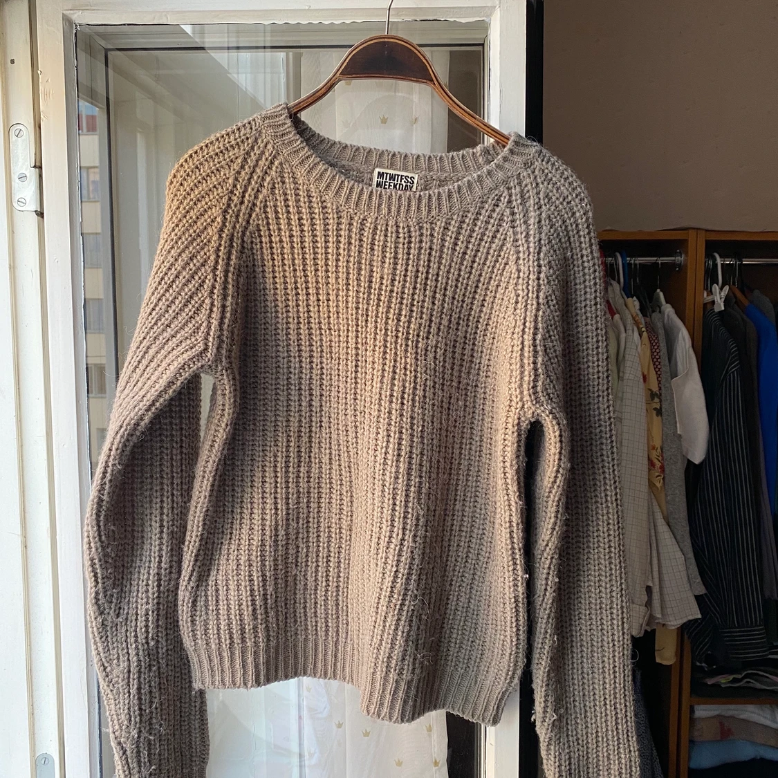 Beige stickad tröja - 90