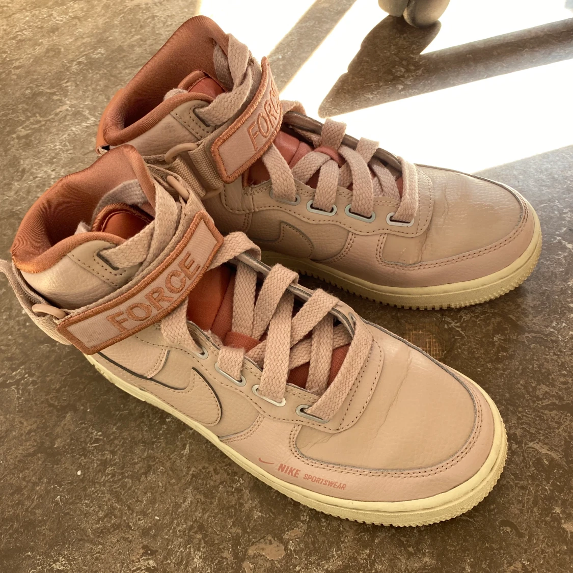 Nike AirForce 1 pink sneaker 37.5/6.5