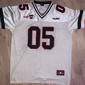 FUBU VARSITY TSHIRT - STORLEK XL. Så snygg tröja från fubu. Luftig och härlig fint skick