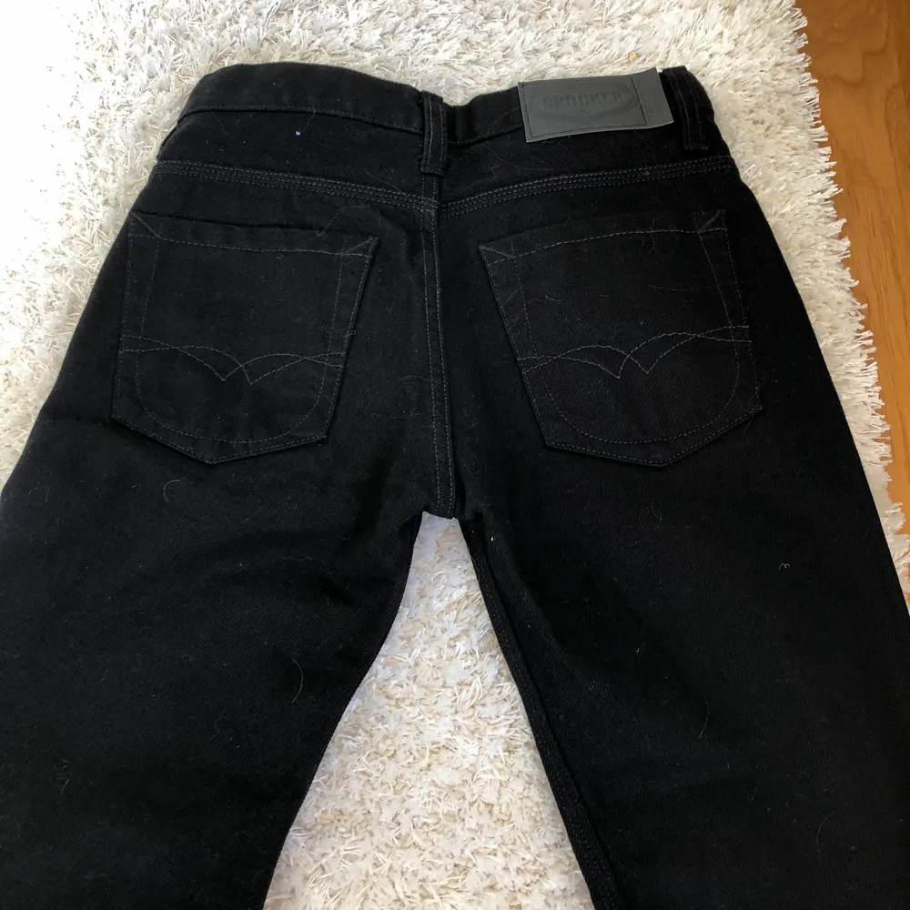 Snygga svarta crocker jeans i storlek XS! Säljer pågrund av att jeansen är för små för mig.💛. Jeans & Byxor.