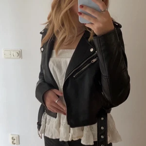 Skinnjacka Pull and bear - Superfin skinnjacka från pull and bear i storlek S, 200kr! Möts upp i Stockholm/Täby💕