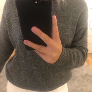 Stickad glittrig tröja  - Stickad glittrig grå tröja , från hm , storlek xs men passar även s, 