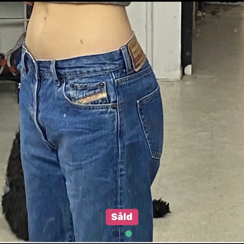 Så snygga jeans ifrån diesel. Asbra skick❣️ (Bild tagen) Tjejen på bilden är 176 lång. Dem va förstöra för mig som är 165💕 . Jeans & Byxor.