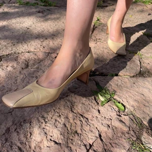 Italienska vintage Sanfrediano klackskor - Italienska vintage Sanfrediano klackskor strl 39. 