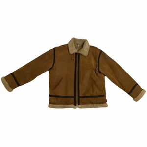 Vintage shearlingjacka - * Skick: Bra * Material: Skinn, polyester * Passform: Boxy fit/oversized * Märke: John F.Gee