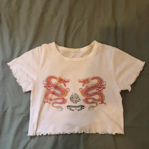 Croptop drakar - Jättesöt croptop! 