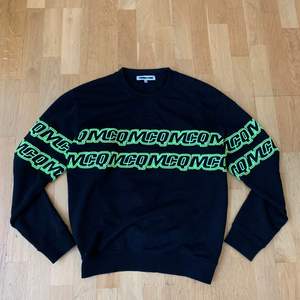 Alexander McQueen sweatshirt i storlek M. Nypris: 2 500 kr Mitt pris: 1000 kr. Köparen står för frakten. Skriv för mer bilder