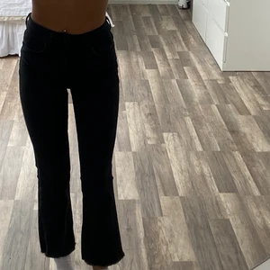 Mörkgråa jeans  - Säljer dessa super fina jeans stl.36💕