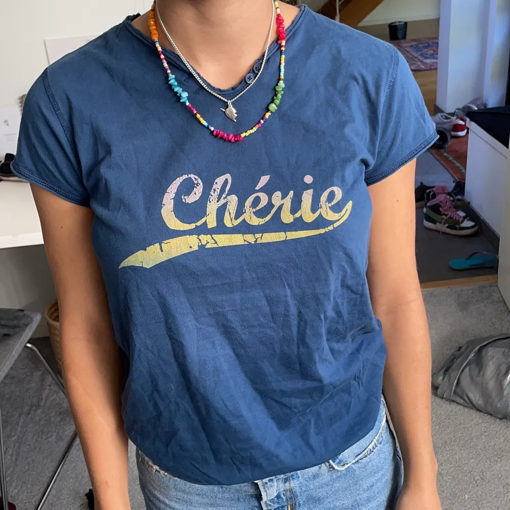 Supersöt zadigtröja med text ”cherie”. Använd sparsamt. Den är från barnavdelning i storlek 16 år, men passar en vuxen s. . T-shirts.