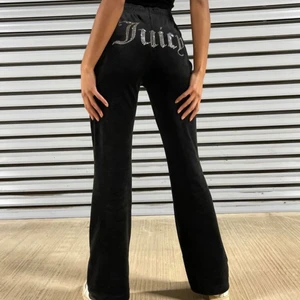 Juicy couture  - Säljer dessa oanvända juicy byxor pga ingen användning. Aldrig använda så i nyskick!