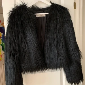 Ivy revel jacka - Fluffig jacka från ivy revel, använd fåtal gånger