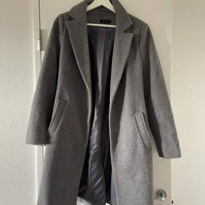 helt ny kappa från new look köpt för 600 o säljer för 250kr Stolek small