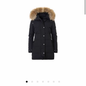 Hollies subway vinterjacka - Säljer denna jacka i storlek 36. Knappt använd säljes pga den inte är min stil.