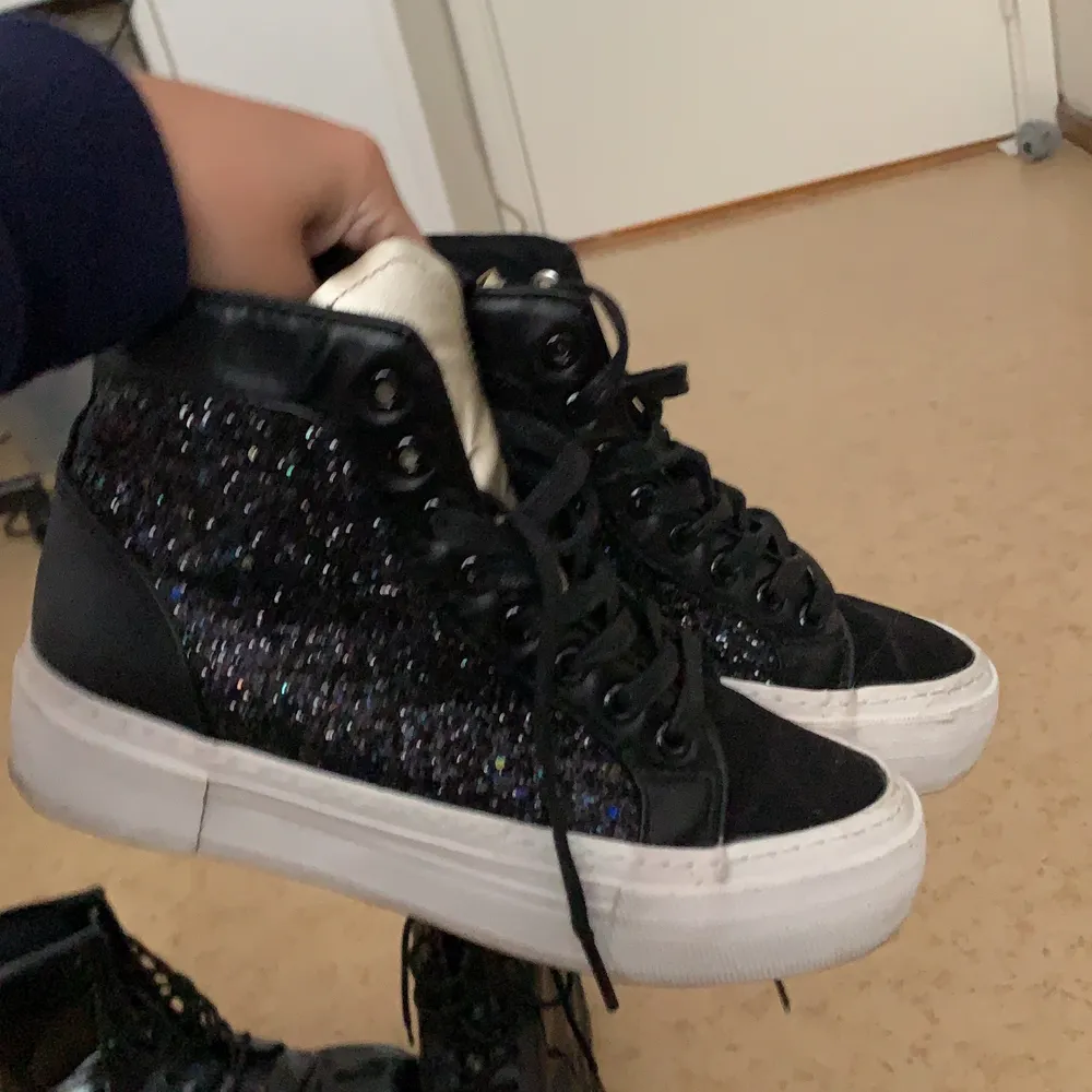 Söta sneakers från zalando, använda 2/3 gånger. Storlek 37. Skor.