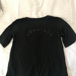 Svart träningsstopp från Rönisch - Svart träningsstopp från Rönisch i storlek XS, passar även S. Endast använd fåtal gånger så i nyskick!😇