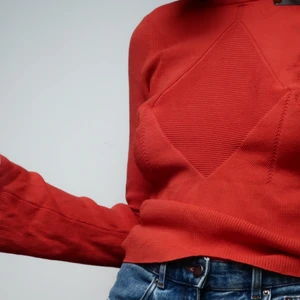 2ndday vida ärmar, XS - Orange topp från 2ndday med längre ärmar, stretchigt åtsittande material och fina detaljer. Toppenskick!