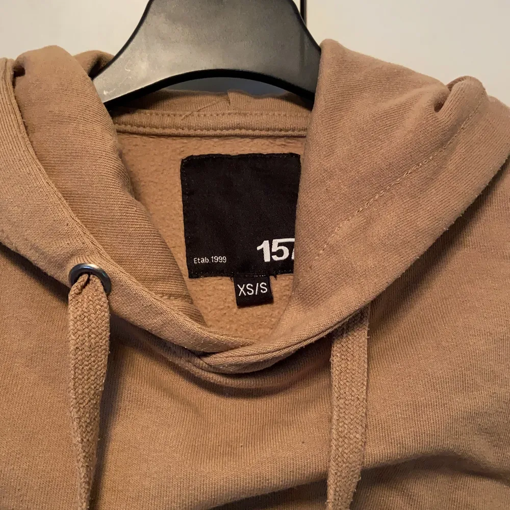 🌸En super mysig beige hoodie som är lite kortare          🌸Från lager 157. Hoodies.