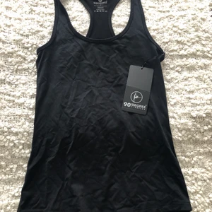 Träningslinne i storlek M - Helt nytt träningslinne i storlek M. Svart färg. Prislapp kvar. 