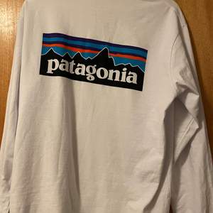 Säljer en patagonia long sleeve som är i mycket fint skick! Strl S. Nypris 400kr. Köparen står för frakten. 💞