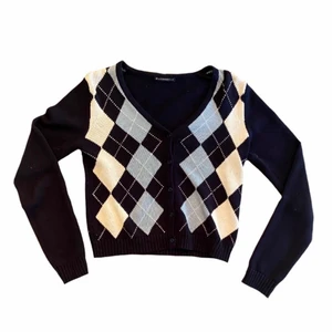 Argyle kofta - Jättefin kofta, använd men i perfekt skick, säljer då den inte kommer till användning längre. Köpt från Brandy Melville förra sommaren och passar verkligen till allt. 