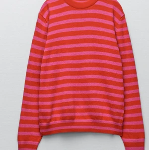 Zara stickad topp  - En snygg populär skön stickad tröja som sitter perfekt i passformen❤️ Pris + frakt 📦 startar budgivning i fall att det finns fler intresserade ☺️ Storlek S men passar också Xs och M