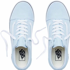 Intressekoll på blåa vans i nyskick! - Intressekoll på dessa babyblå vans i nyskick och storlek 40.  Kom med prisförslag!☺️